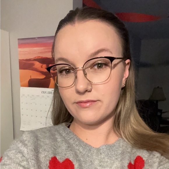 Meet your Posher, Amanda - Picture 2 of 2